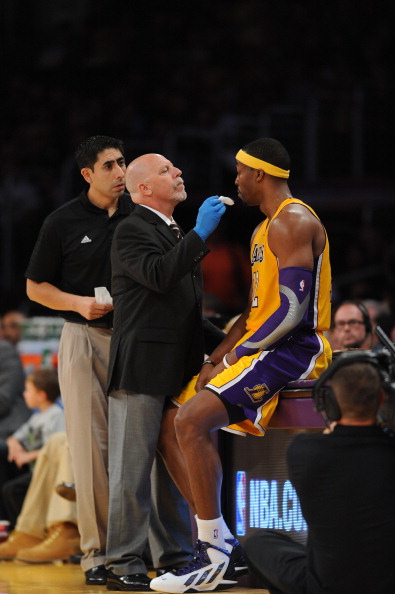 今年上海双雄争冠战启用外籍裁判，去年的主裁为傅明、李海新（上海双雄争冠大战今年启用外籍裁判，去年主哨为傅明、李海新）