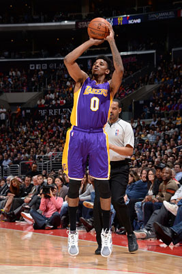 罗马vs那不勒斯：洛伦佐-佩莱格里尼、克里斯坦特首发，麦克托米奈、霍伊伦出战（罗马战那不勒斯：洛伦佐-佩莱格里尼、克里斯坦特先发，麦克托米奈与霍伊伦出战）