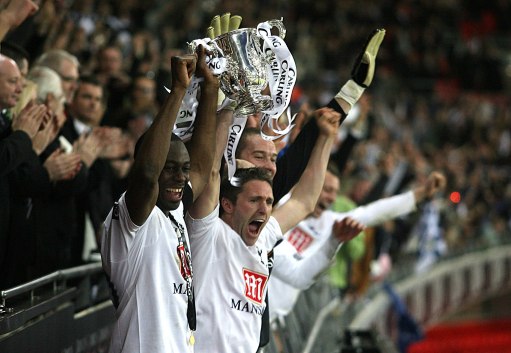 世体：对阵法鹰巴萨共有502人转卖门票，包括11名季票持有者（世体：巴萨战法鹰一役，502人转售球票，其中包含11名季票持有者）