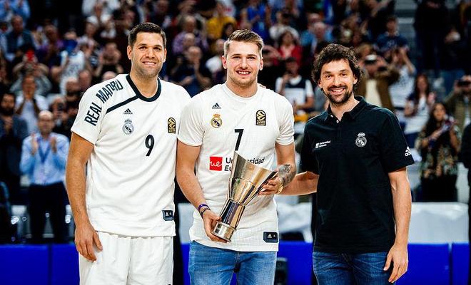 复出+梅开二度：蓝军未来新援埃梅加vs里尔个人集锦（复出即双响：蓝军准新援埃梅加对阵里尔个人集锦）