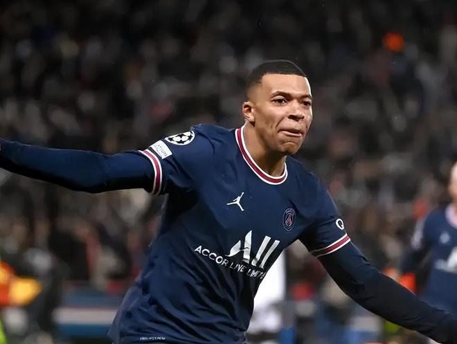 斯普利特：我们正在练习不同的防守策略，大家精神状态都很好（斯普利特：多种防守战术同步演练，全队士气高昂）