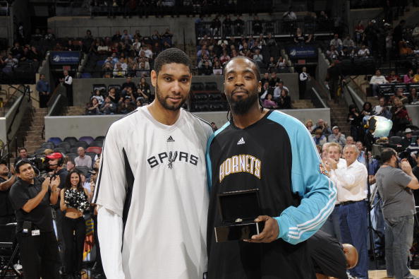 左右脚开弓 欧冠双响+MVP！前曼联天才乱杀：20场13球4助（欧冠梅开二度当选MVP！前曼联天才左右开弓，20战13球4助）