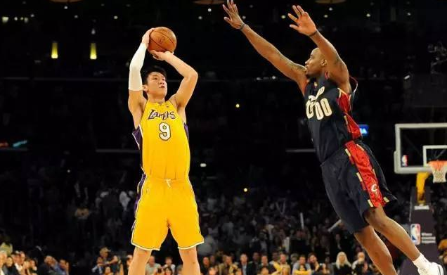 曼联客战维拉首发：谢什科首发，库尼亚、B费、乌加特出战（曼联客场对阵维拉首发出炉：谢什科先发，库尼亚、B费、乌加特登场）