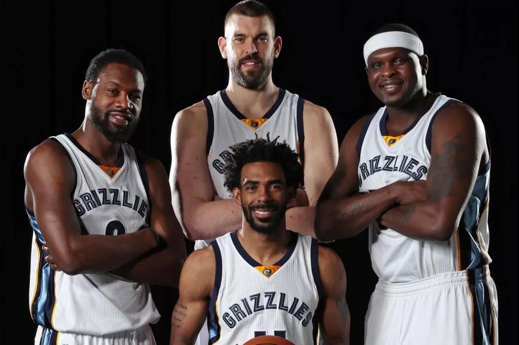 意杯战报：德容恩、帕萨利奇建功，亚特兰大4-0十人热那亚（意大利杯战报：德容恩、帕萨利奇破门，亚特兰大4-0大胜十人热那亚）