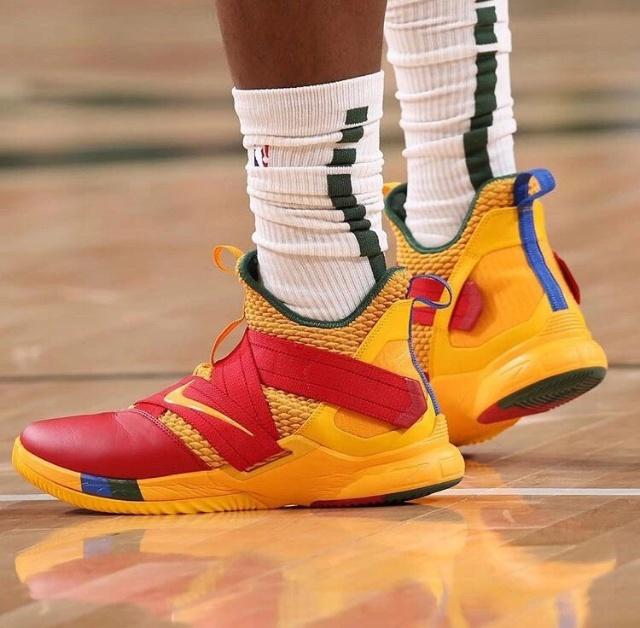 该有的样子！弗拉格率队疯狂反扑 巴特勒上篮+极限救球勇士稳住局势（该有的气势！弗拉格率队掀起疯狂反攻，巴特勒上篮加极限救球，勇士稳住场面）