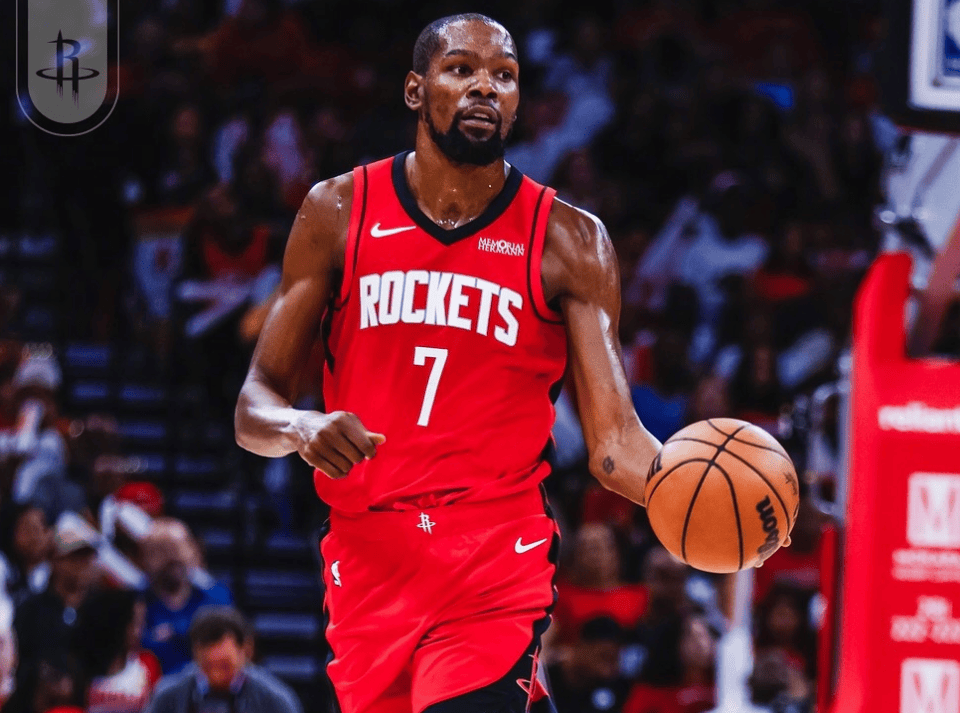 卡卢卢：斯帕莱蒂要求很高；我们可以随时切换三后卫或四后卫（卡卢卢：斯帕莱蒂要求严格，我们能随时在三后卫与四后卫之间切换）