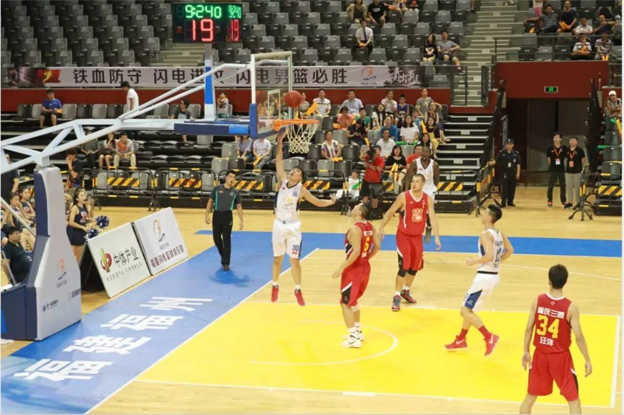 状元缺阵贝恩砍37分，吉迪22+9+6+8失误，魔术15分逆转送公牛4连败（状元休战贝恩飙37分，吉迪22+9+6伴8失误，魔术上演15分翻盘送公牛四连败）