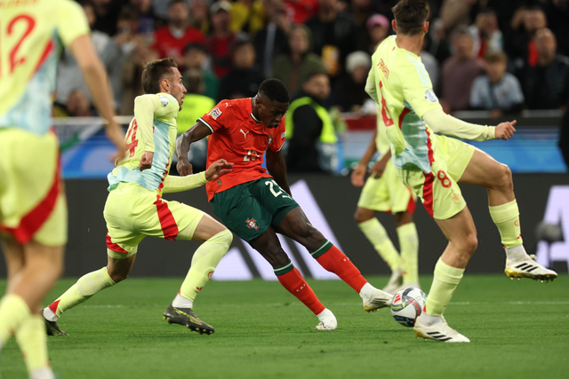 科尔：不同于上赛季需要交易得到巴特勒，本赛季的阵容足够了（科尔：与上赛季不同，今年无需为巴特勒交易，阵容已经足够）