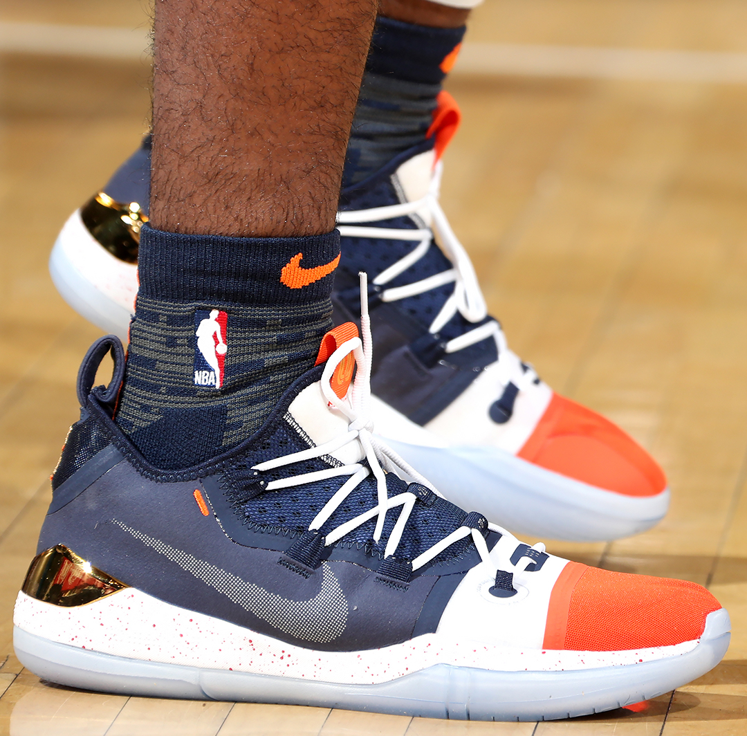 皇马连续三轮平局遇危机！西甲第19轮提前上演，白衣军团能否止住颓势？（皇马三轮不胜警报拉响！西甲第19轮提前开打，银河战舰能否止跌回升？）