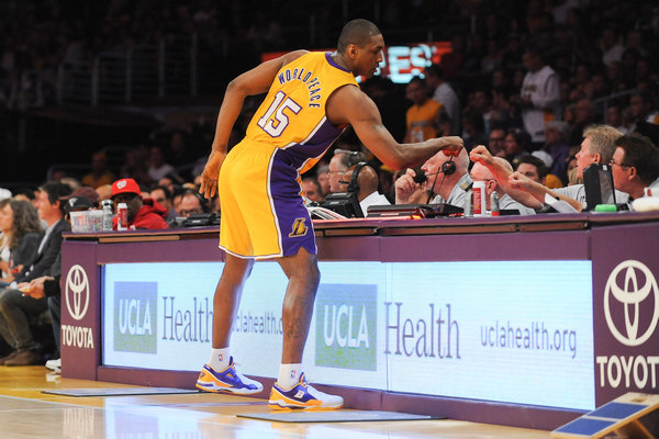 连输米兰马竞，齐沃赛后在更衣室与马洛塔和奥西利奥紧急开会（不敌米兰与马竞后，齐沃赛后更衣室紧急与马洛塔、奥西利奥会谈）