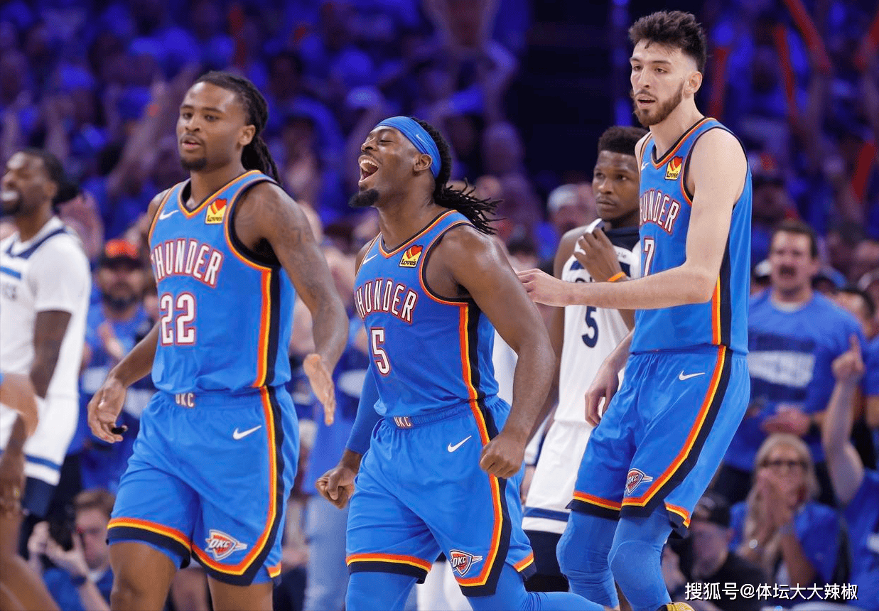 状态有点低迷！詹姆斯首节贡献4分却有5次失误（詹姆斯低迷开局：首节仅取4分却出现5次失误）