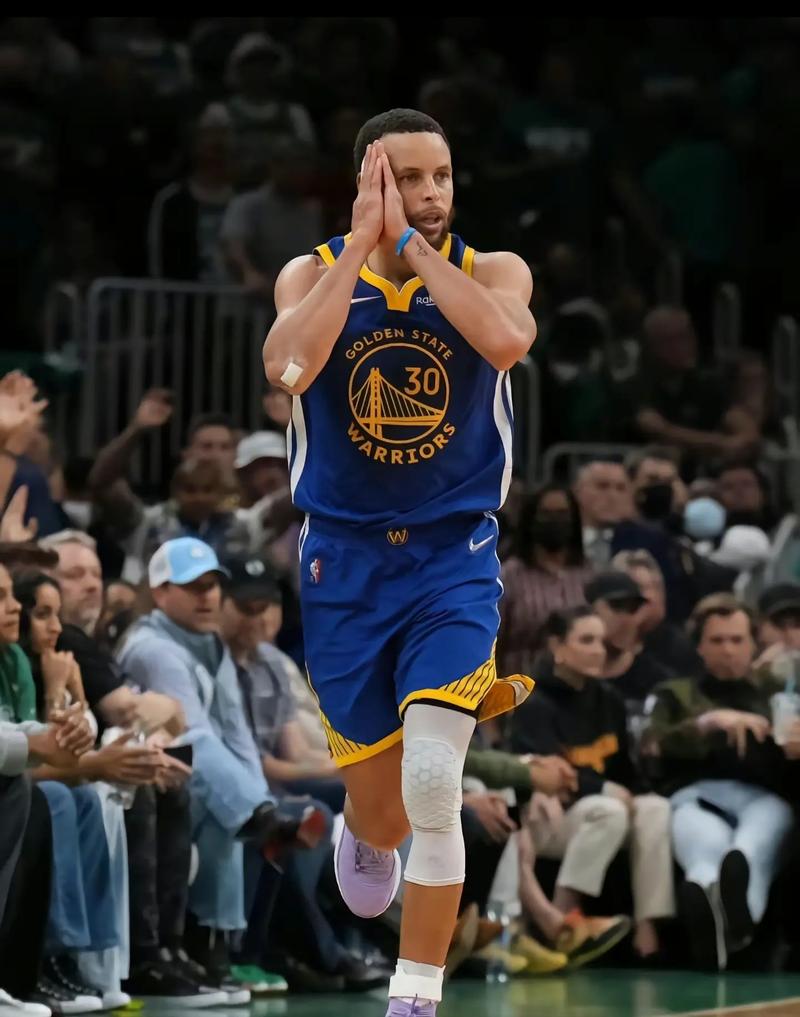 科莫官方：迪奥恩在塞内加尔集训期间遭遇右大腿股二头肌损伤（科莫通报：迪奥恩在塞内加尔集训时右大腿股二头肌受伤）