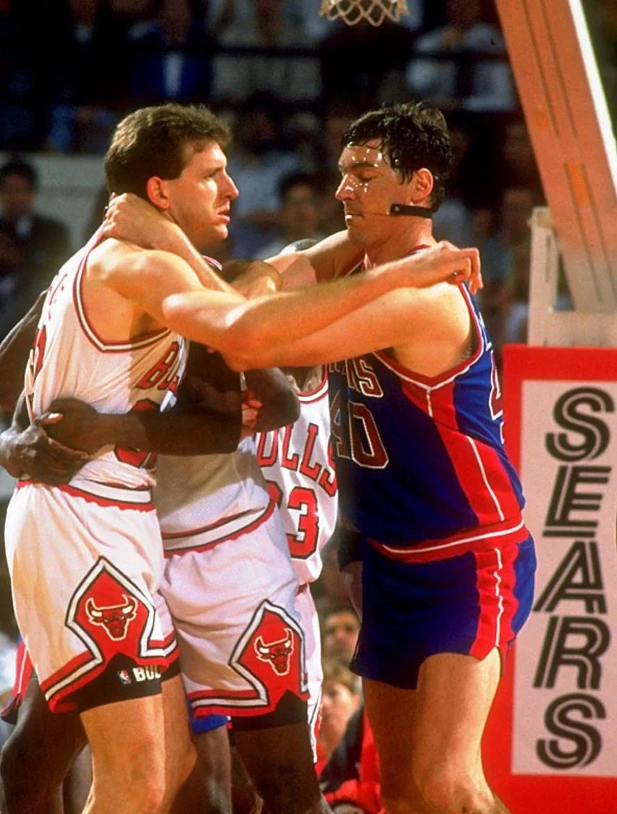 赫内斯：孔帕尼有两三个优点，他只谈论足球不给记者提供素材（赫内斯：孔帕尼有两三个长处，只聊足球，不给记者留下素材）