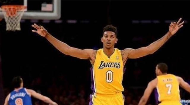 皮尔斯：米奇·约翰逊从波波那里学到了所有 现在马刺是争冠球队（皮尔斯：米奇·约翰逊从波波维奇处尽得真传，如今马刺具备争冠实力）