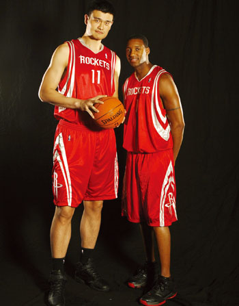 李嗣镕姐弟俩观战足协杯决赛，姐姐晒明媚穿搭，与张稀哲合影（李嗣镕姐弟亮相足协杯决赛现场，姐姐晒活力穿搭并与张稀哲合影）