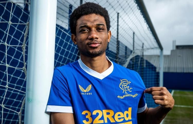 中国球员留洋要分几步走？看看日本足球的“参考答案”（中国球员如何分步留洋？日本足球给出示范）