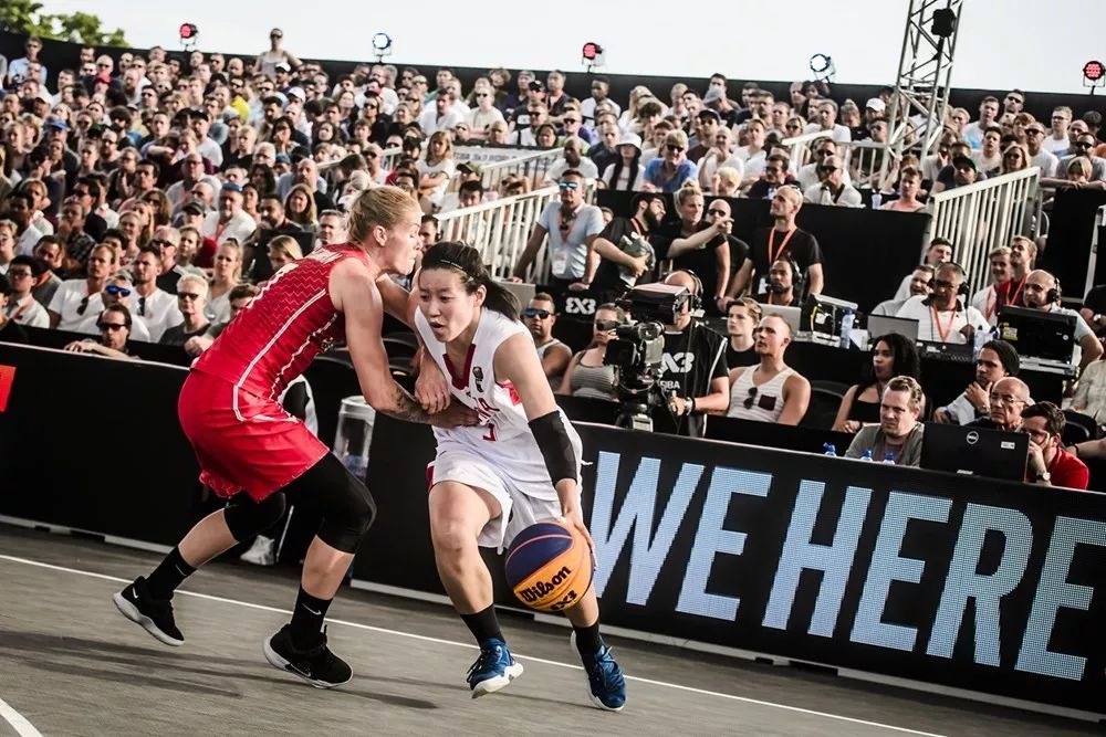 布莱克半场高效表现，独揽队内最高分15分（布莱克半场高效输出，拿下队内最高15分）