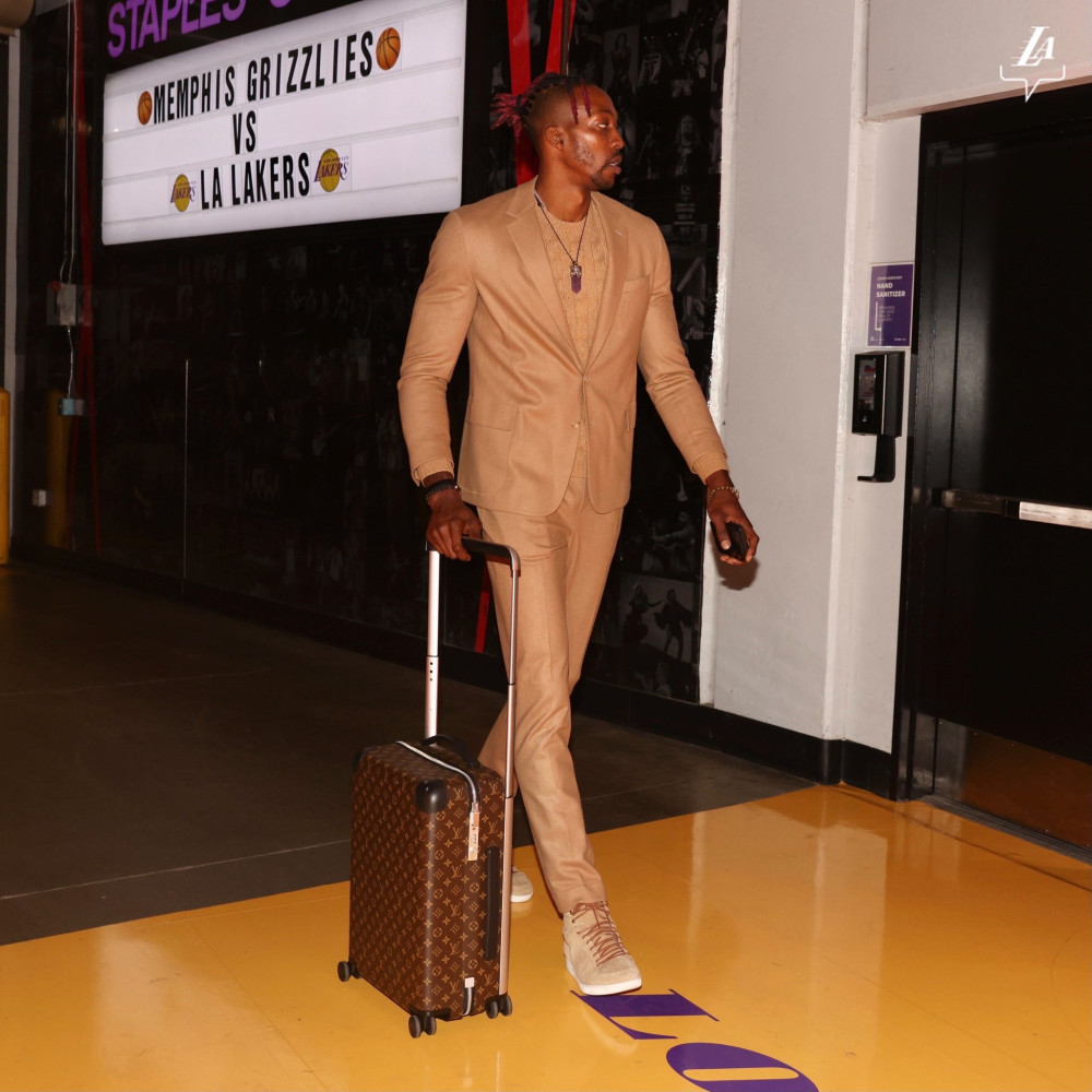 萨里：建议把VAR设备放的离替补席远一点，裁判需要冷静判断（萨里呼吁将VAR设备摆得更远离替补席，裁判应冷静判罚）