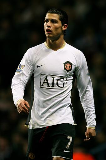 第3次当选，官方：乔纳森-戴维当选2025年加拿大最佳男足球员（官方宣布：乔纳森-戴维第三次荣膺2025年加拿大年度最佳男足球员）