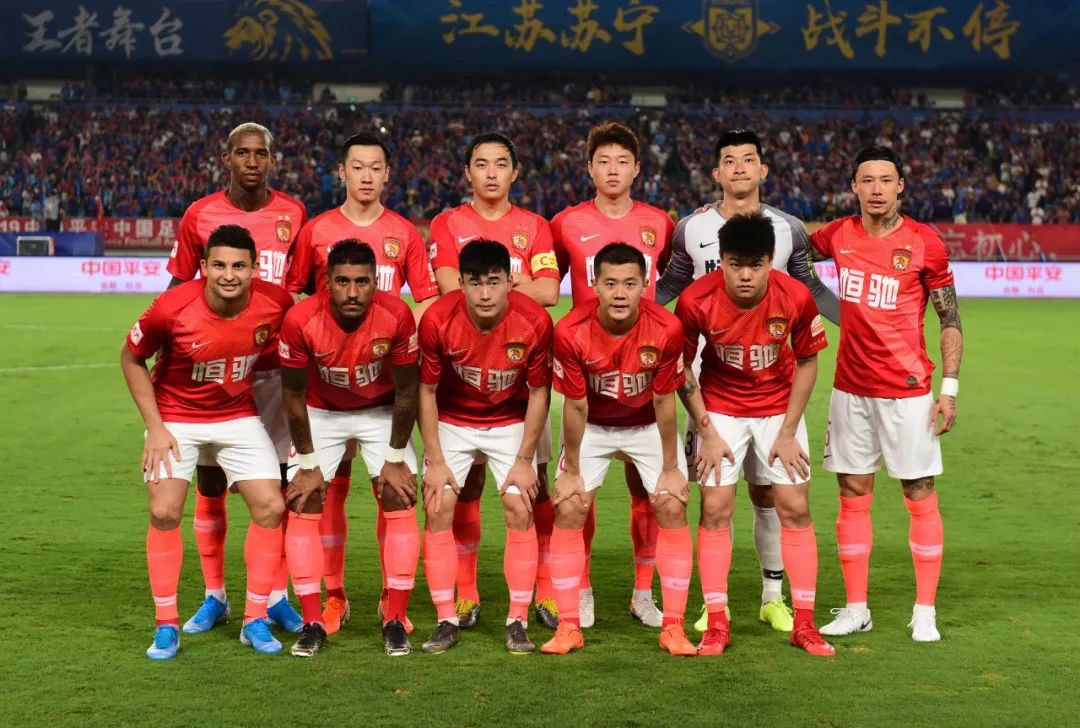 雷迪克：我们只有2场全员健康，这确实影响了防守端的默契（雷迪克：健康阵容仅两场，防守端默契受损）