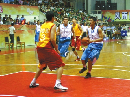 足球英足总宣布新规，严惩假摔行为引关注（英足总推出新规：严罚假摔行为引发热议）