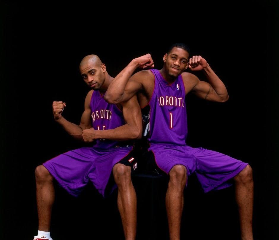 世体：弗里克对阿劳霍首张黄牌不满，他要求球员尽量减少抗议（世体：弗里克不满阿劳霍首张黄牌，要求球员尽量少抗议）