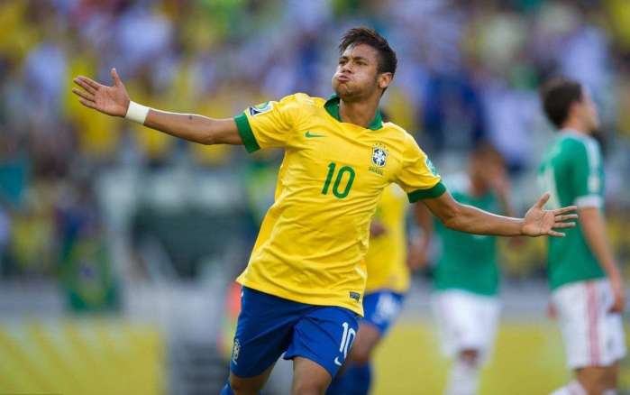 桑托斯：英超强度远高于法甲，想为切尔西赢得欧冠和英超冠军（桑托斯直言英超强度压倒法甲，盼率切尔西问鼎欧冠与英超）