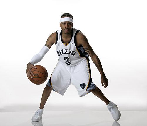 深圳男篮官宣：澳大利亚籍教练迈克尔·凯利出任25-26赛季主教练（深圳男篮正式宣布：澳籍教头迈克尔·凯利执掌25-26赛季）