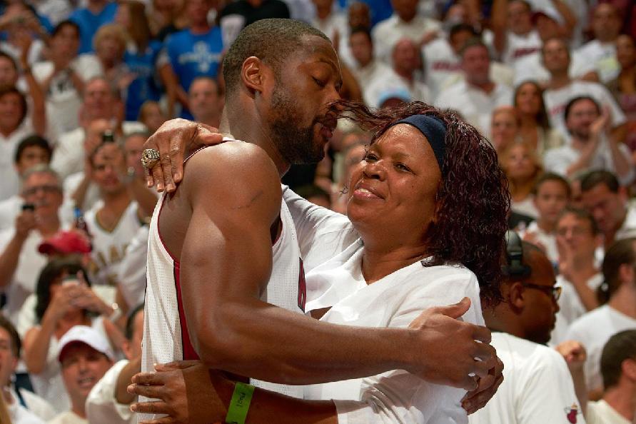 巴萨vs法兰克福首发：亚马尔、莱万出战，拉什福德替补（巴萨对法兰克福首发公布：亚马尔、莱万先发，拉什福德替补）